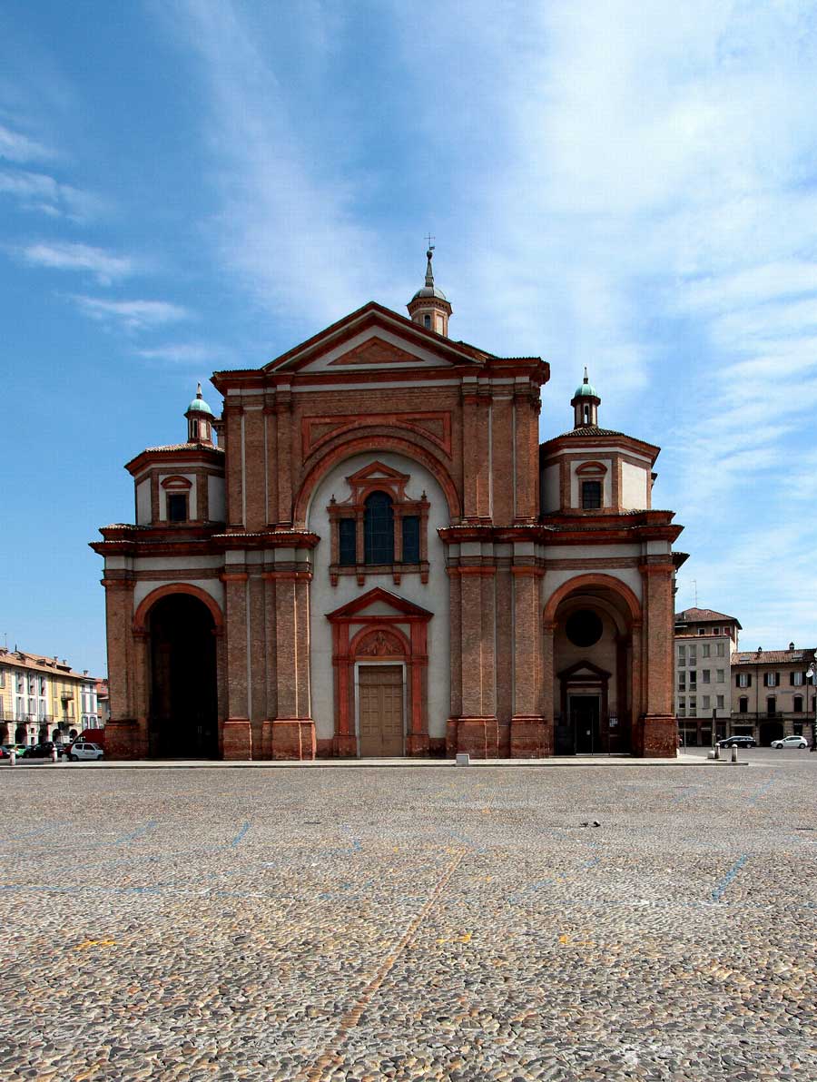 Visite guidate e guide turistiche a Voghera: la piazza del Duomo