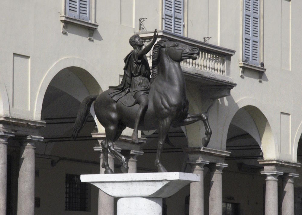 Visite guidate e guide turistiche a Pavia: la statua del Regisole